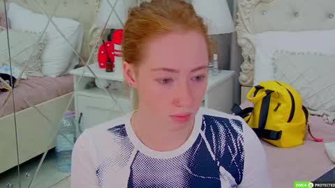 Snapshot of tinabrook chatting on 09.18.25 Tina online show from 09.18.25
