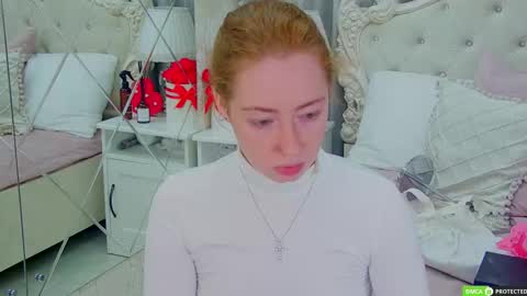 Snapshot of tinabrook chatting on 09.23.25 Tina online show from 09.23.25