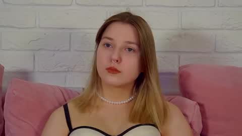 Snapshot of tinaburton chatting on 04.21.26 TinaBurton online show from 04.21.26