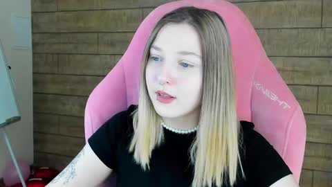 Snapshot of tinaburton chatting on 04.22.26 TinaBurton online show from 04.22.26