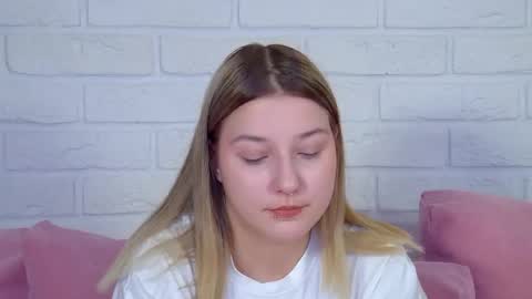 Snapshot of tinaburton chatting on 05.18.26 TinaBurton online show from 05.18.26