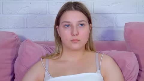 Snapshot of tinaburton chatting on 05.19.26 TinaBurton online show from 05.19.26