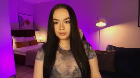 hi im curvy babyface girlie Tina online show from 02.15.26