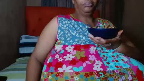Snapshot of tinagiant chatting on 04.21.26 tinagiant online show from 04.21.26