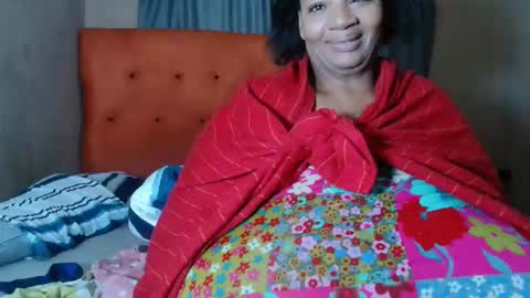 Snapshot of tinagiant chatting on 04.28.26 tinagiant online show from 04.28.26