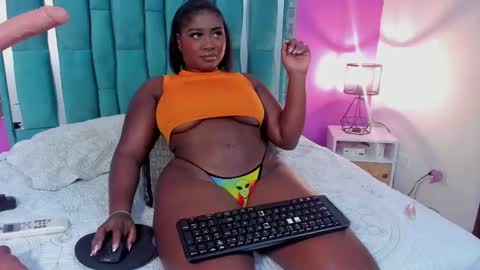 Snapshot of tinajones20 chatting on 09.26.25 Tina online show from 09.26.25