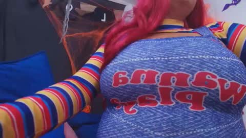 Snapshot of tinkerbell_1 chatting on 10.31.25 tinkerbell online show from 10.31.25