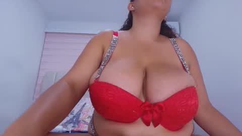 Snapshot of tinkerbell_1 chatting on 12.01.25 tinkerbell online show from 12.01.25