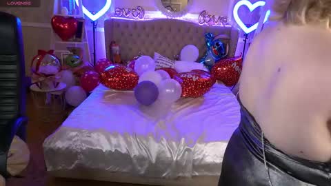 TinkerrBelll online show from 02.18.25