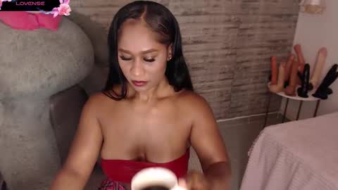 Tinna Goddess online show from 12.20.25