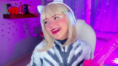 Emmy  blue berry1 online show from 02.17.25