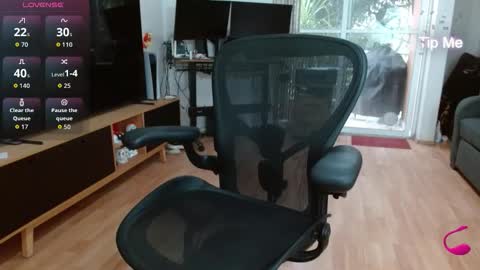 Tiny Caroline online show from 11.27.25