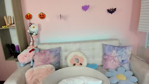 tiny_cora online show from 10.09.25