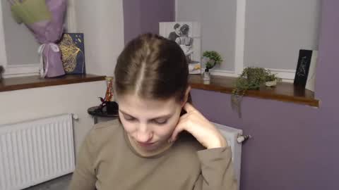 Snapshot of tiny_felicity chatting on 02.27.25 Gloria online show from 02.27.25