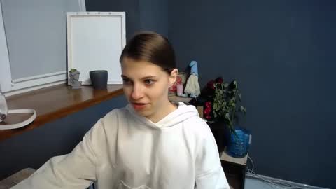 Snapshot of tiny_felicity chatting on 03.05.25 Gloria online show from 03.05.25