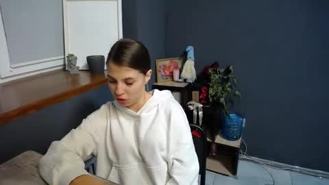 Snapshot of tiny_felicity chatting on 03.05.25 Gloria online show from 03.05.25