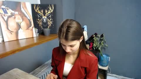 Snapshot of tiny_felicity chatting on 03.08.25 Gloria online show from 03.08.25