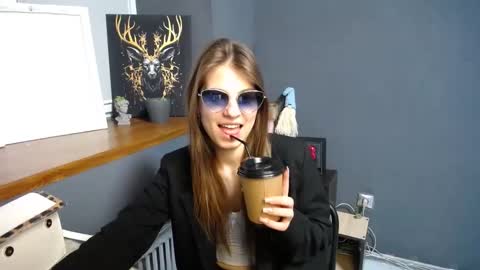 Snapshot of tiny_felicity chatting on 03.10.25 Gloria online show from 03.10.25