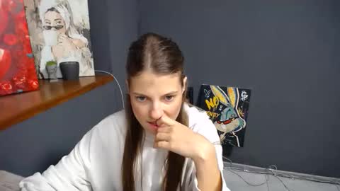 Snapshot of tiny_felicity chatting on 09.15.25 Gloria online show from 09.15.25
