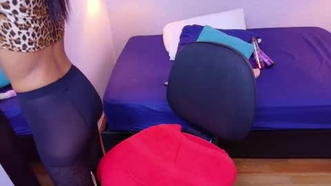 tiny_sarah1 online show from 03.29.26