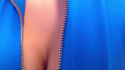 tiny_whore18 online show from 10.21.25