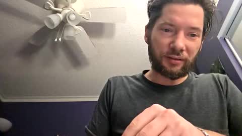 Snapshot of tinyguynicecock chatting on 03.24.26 tinyguynicecock online show from 03.24.26