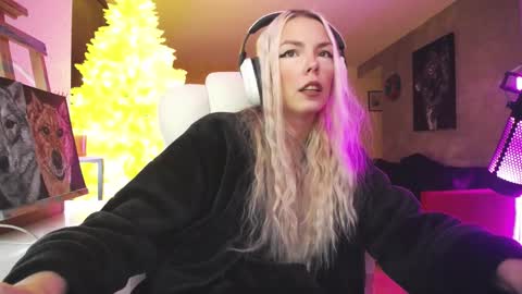 stage Kylie Sinner  brand CLITBAIT online show from 11.13.25