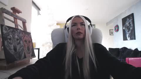 stage Kylie Sinner  brand CLITBAIT online show from 11.15.25