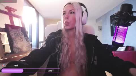 stage Kylie Sinner  brand CLITBAIT online show from 03.17.26