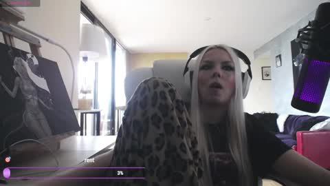 Snapshot of tinykylie chatting on 04.28.26 stage Kylie Sinner brand CLITBAIT online show from 04.28.26
