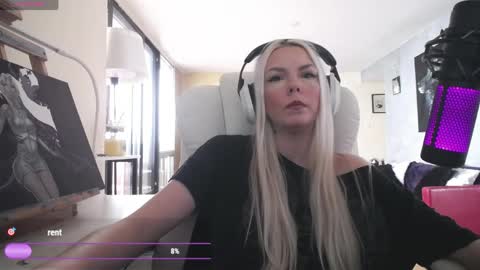 Snapshot of tinykylie chatting on 05.01.26 stage Kylie Sinner brand CLITBAIT online show from 05.01.26