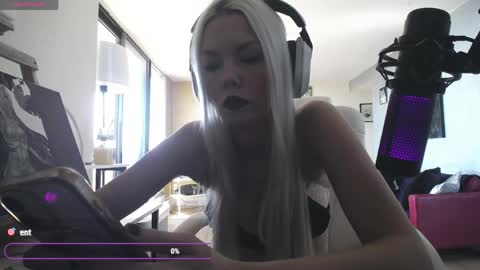 Snapshot of tinykylie chatting on 05.09.26 stage Kylie Sinner brand CLITBAIT online show from 05.09.26