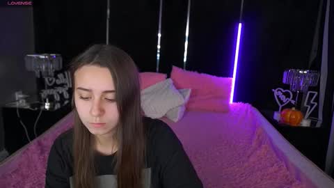 Snapshot of tinynataliee chatting on 11.26.25 tinynataliee online show from 11.26.25