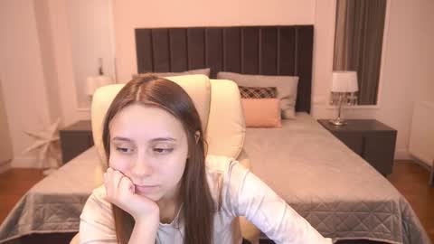 Snapshot of tinynataliee chatting on 12.20.25 tinynataliee online show from 12.20.25