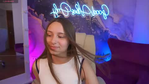 Snapshot of tinynataliee chatting on 06.19.26 tinynataliee online show from 06.19.26