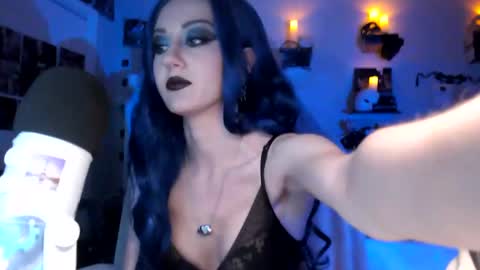 Snapshot of tinyprincess_doll chatting on 11.01.25 Dahlia Browne online show from 11.01.25