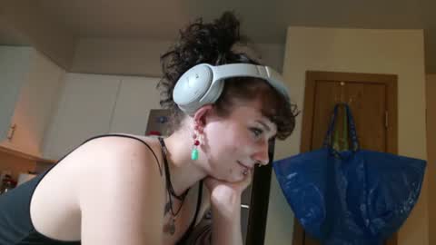 Snapshot of tinytittiesss chatting on 06.19.26 tinytitties online show from 06.19.26