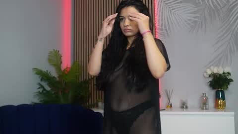 Snapshot of tinyvixen_ chatting on 10.19.25 TinyVixen online show from 10.19.25