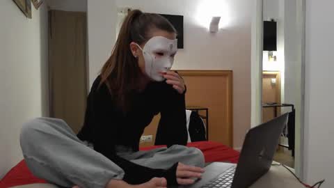 Snapshot of tipsytinkerbell chatting on 04.20.26 Tinks online show from 04.20.26