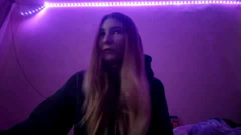 Snapshot of tishabhagat chatting on 11.18.25 Hi Im Carry 18 years old online show from 11.18.25