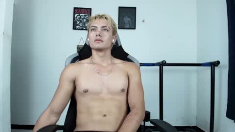 Snapshot of titan_fitness chatting on 06.22.26 Kevin online show from 06.22.26
