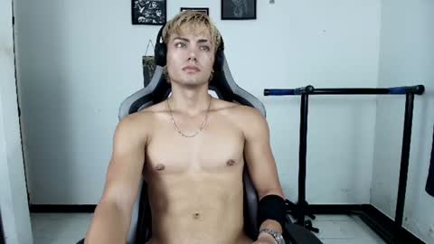 Snapshot of titan_fitness chatting on 08.09.26 Kevin online show from 08.09.26