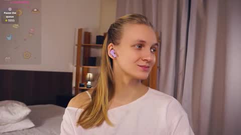 Mary online show from 11.25.25