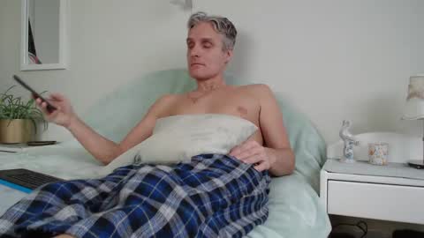 Daniel Bisexual uncut 20cm online show from 12.14.24