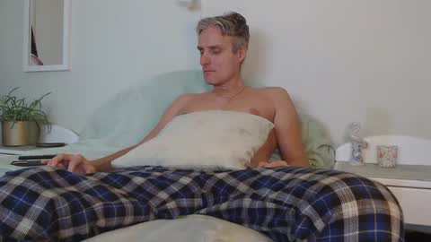 Daniel Bisexual uncut 20cm online show from 12.14.24