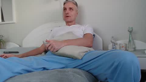 Daniel Bisexual uncut 20cm online show from 01.12.25