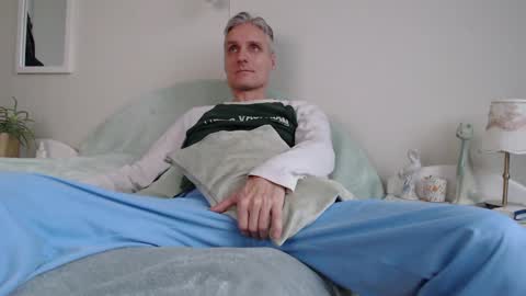 Daniel Bisexual uncut 20cm online show from 01.25.25