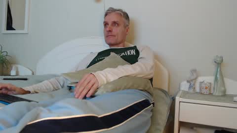 Daniel Bisexual uncut 20cm online show from 01.25.25