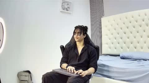 toji lee online show from 11.02.25