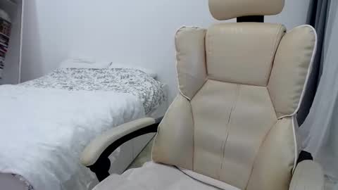 Snapshot of token___ chatting on 01.25.25 Arina online show from 01.25.25